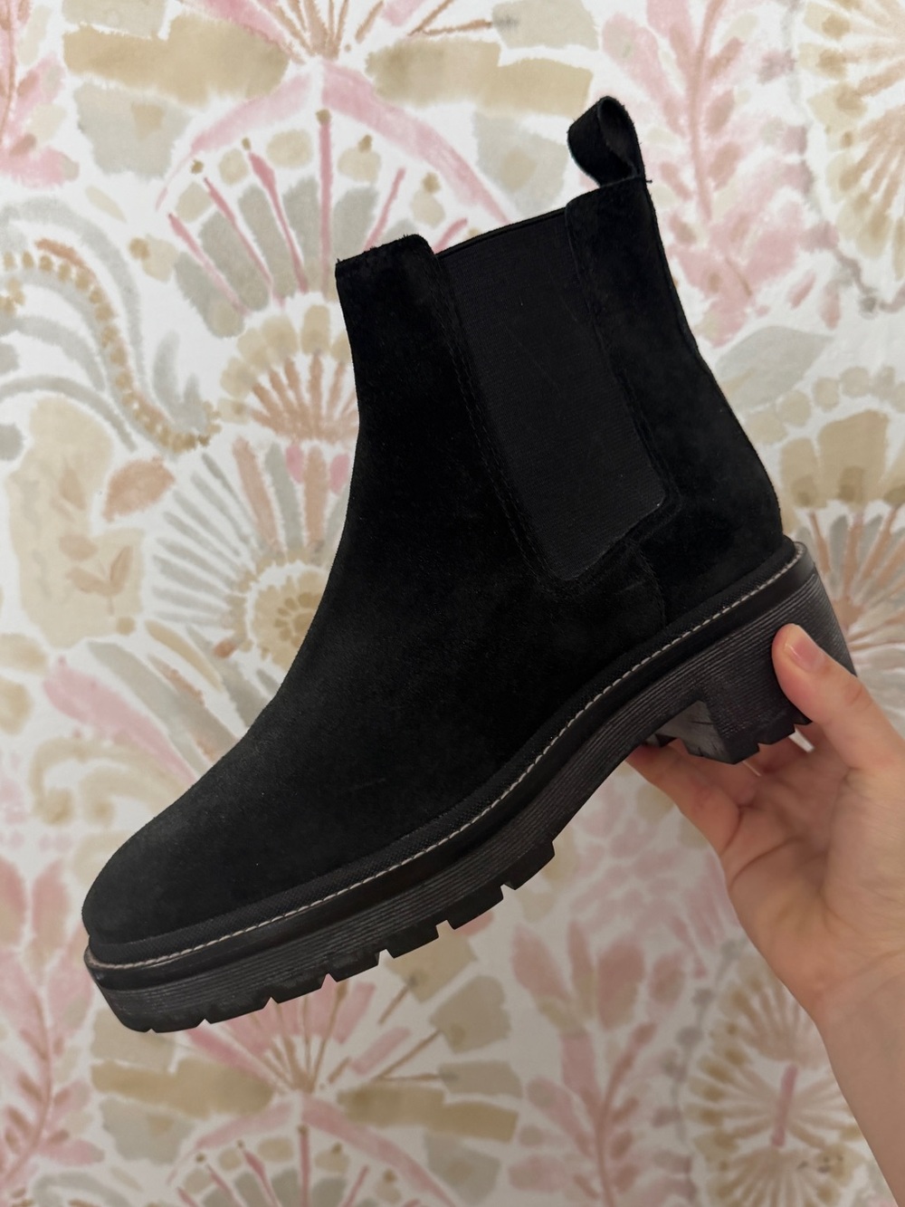 NEW IN BOX Tory Burch Chelsea 50mm Lug Bootie In Black Suede Leather Size 8.5 - Picture 3 of 5